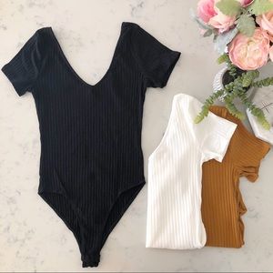 Desi V-neck bodysuit in black